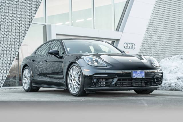2023 Porsche Panamera 4 AWD photo
