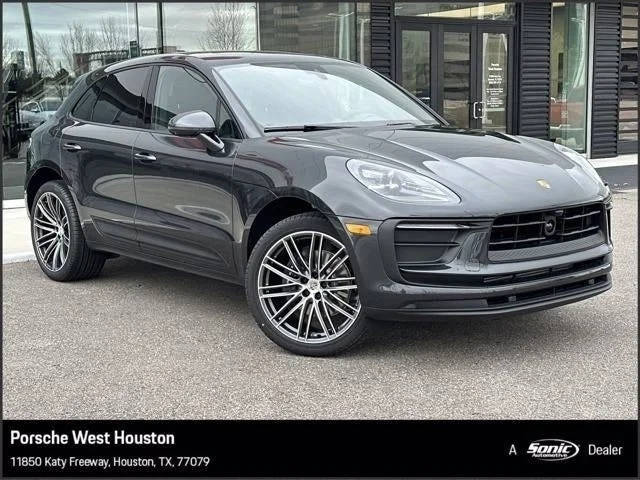 2023 Porsche Macan  AWD photo