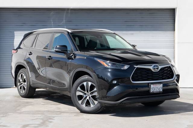 2023 Toyota Highlander XLE FWD photo