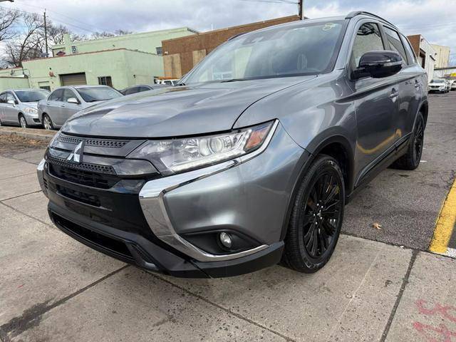 2020 Mitsubishi Outlander LE FWD photo