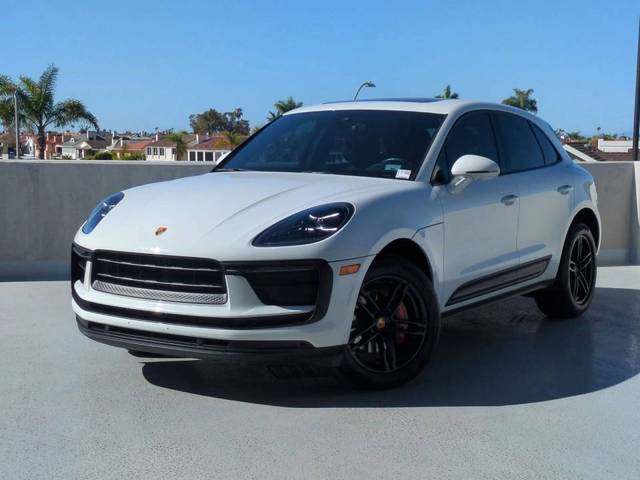 2022 Porsche Macan  AWD photo