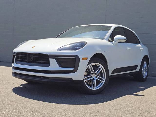 2023 Porsche Macan  AWD photo