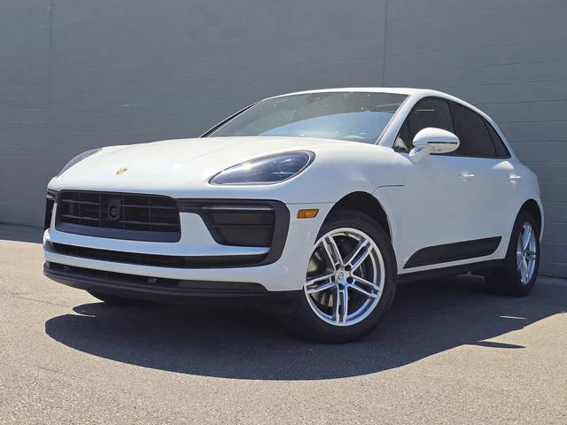 2023 Porsche Macan  AWD photo