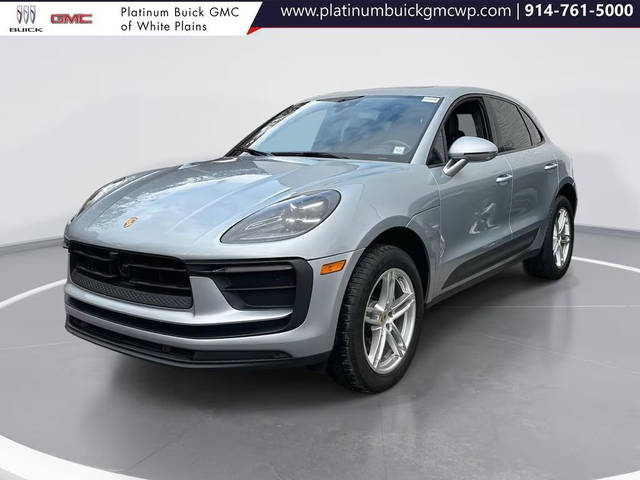 2023 Porsche Macan  AWD photo
