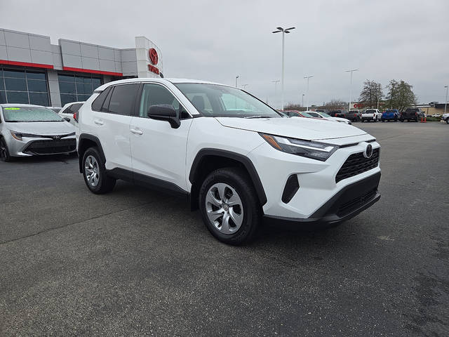 2023 Toyota RAV4 LE FWD photo