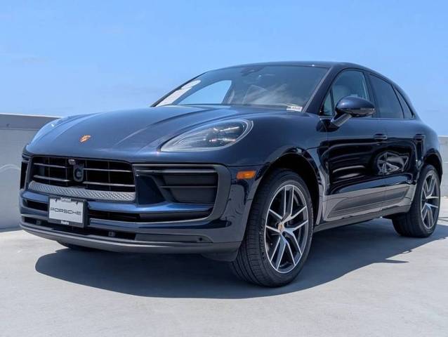 2023 Porsche Macan  AWD photo