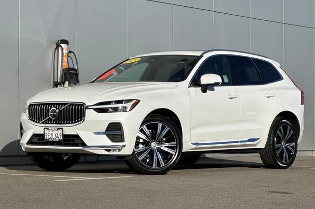 2023 Volvo XC60 Plus Bright Theme FWD photo