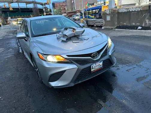 2020 Toyota Camry SE FWD photo