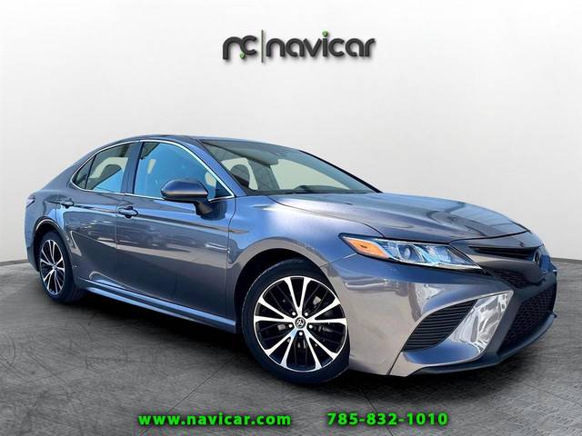 2020 Toyota Camry SE FWD photo