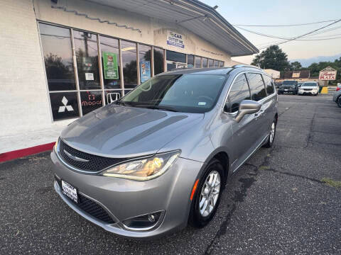 2020 Chrysler Pacifica Minivan Touring L FWD photo
