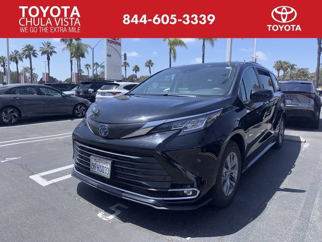 2023 Toyota Sienna XLE FWD photo