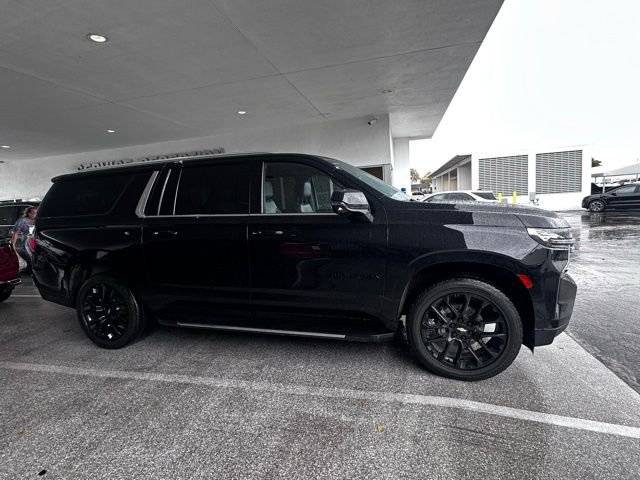 2022 Chevrolet Suburban LT RWD photo