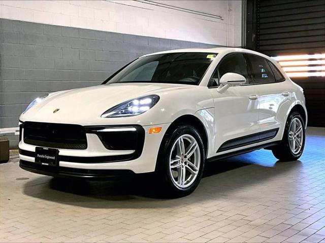2023 Porsche Macan  AWD photo