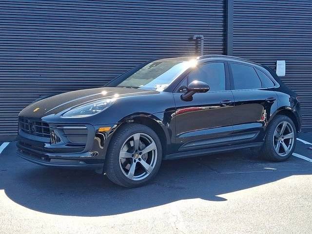 2023 Porsche Macan  AWD photo