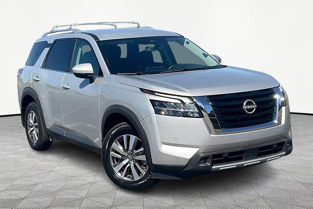 2023 Nissan Pathfinder SL 4WD photo