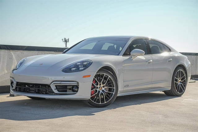 2023 Porsche Panamera GTS AWD photo