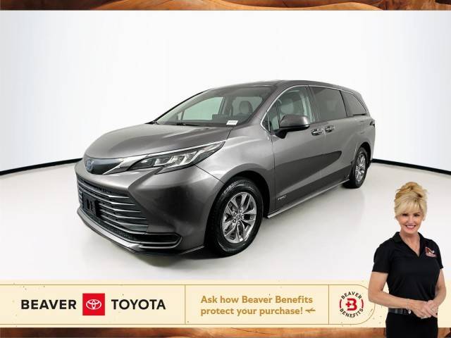 2021 Toyota Sienna LE FWD photo