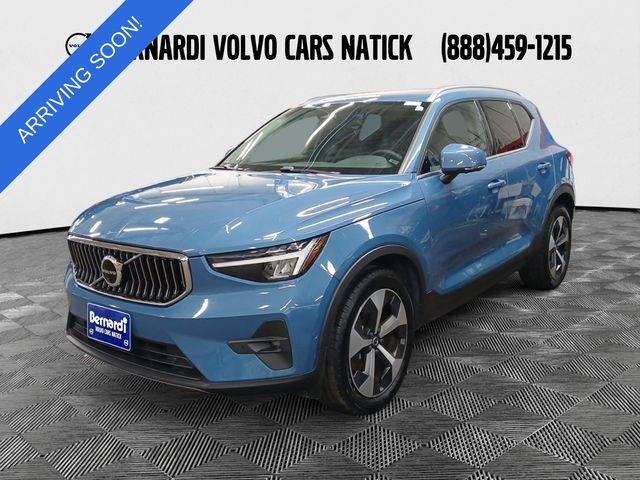 2023 Volvo XC40 Plus Bright Theme AWD photo