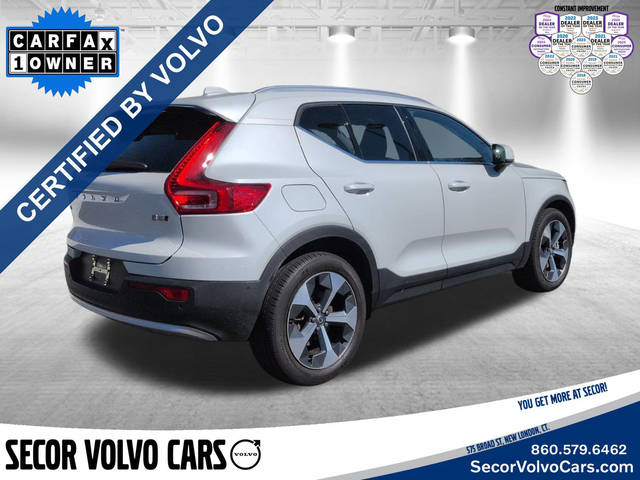 2023 Volvo XC40 Plus Bright Theme AWD photo