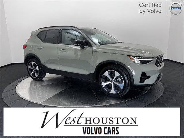 2023 Volvo XC40 Plus Dark Theme AWD photo