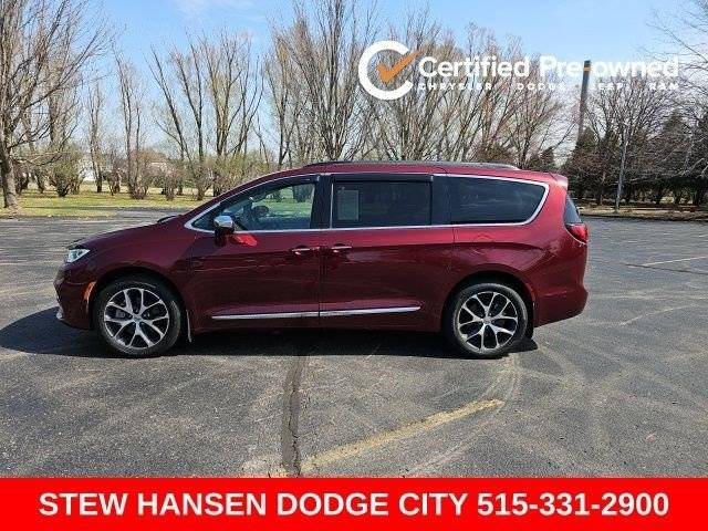 2022 Chrysler Pacifica Minivan Limited AWD photo