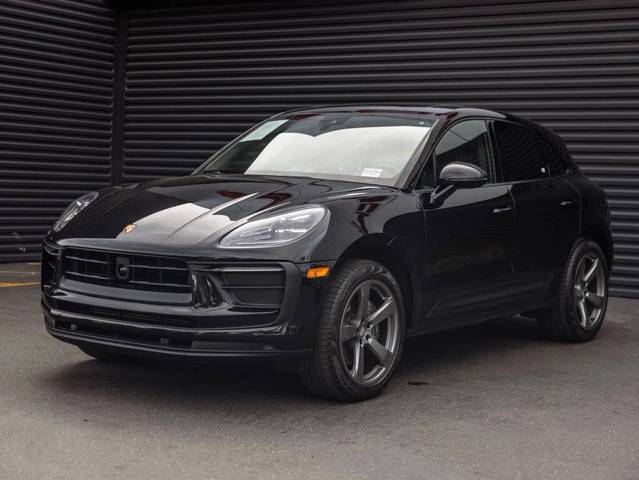 2023 Porsche Macan  AWD photo