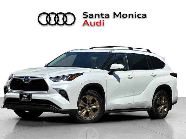 2023 Toyota Highlander Hybrid Bronze Edition FWD photo