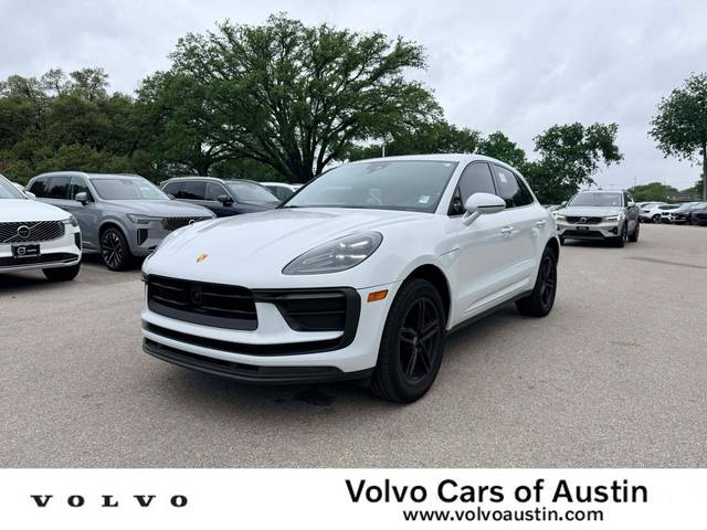 2023 Porsche Macan AWD photo
