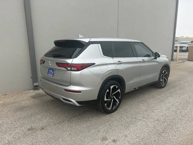 2023 Mitsubishi Outlander SE FWD photo