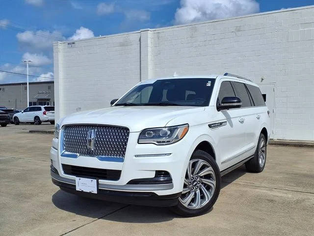 2022 Lincoln Navigator Reserve RWD photo