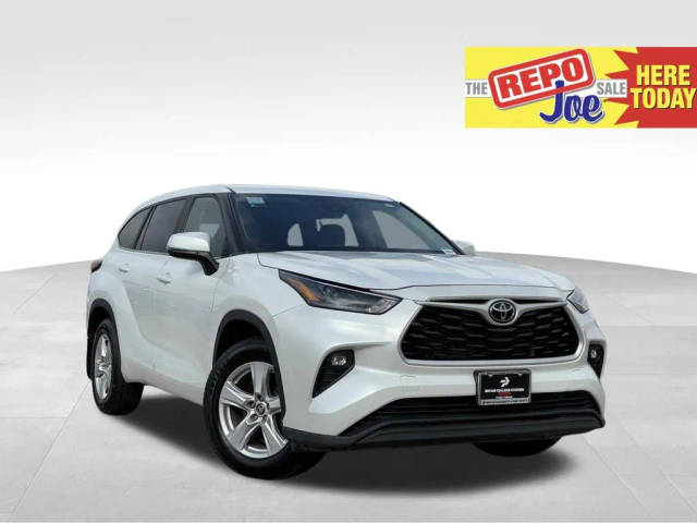 2023 Toyota Highlander LE FWD photo