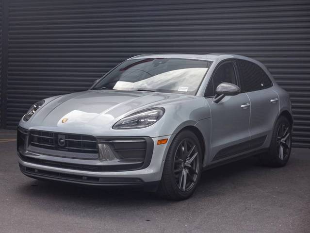 2023 Porsche Macan T AWD photo