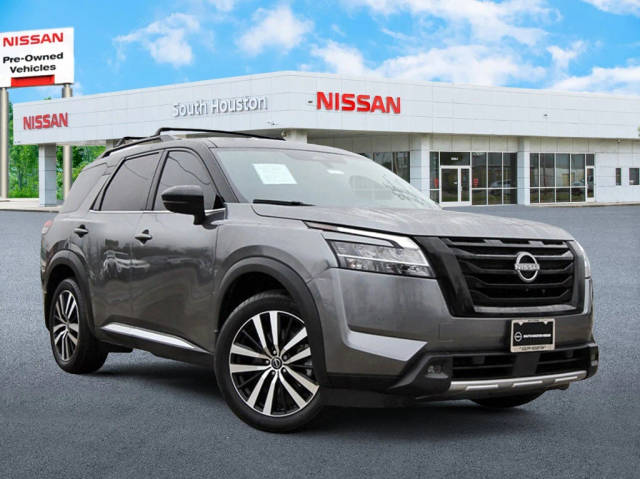 2023 Nissan Pathfinder Platinum FWD photo