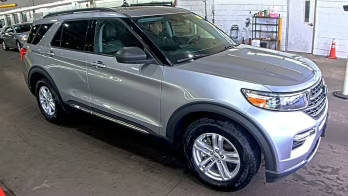 2022 Ford Explorer XLT 4WD photo