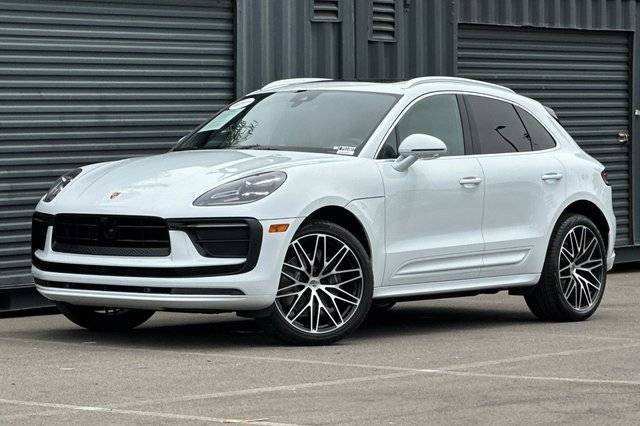 2023 Porsche Macan  AWD photo