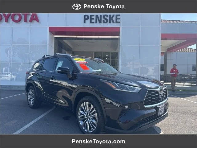 2023 Toyota Highlander Limited FWD photo