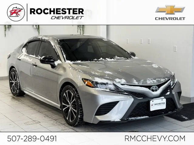 2020 Toyota Camry SE FWD photo