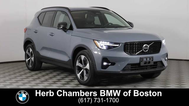 2023 Volvo XC40 Plus Dark Theme AWD photo