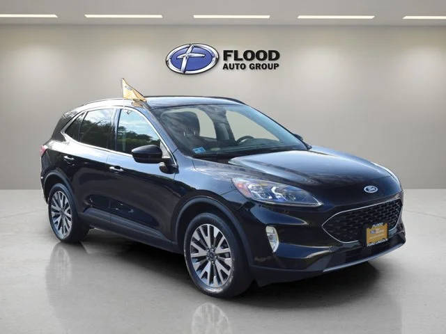2022 Ford Escape Titanium AWD photo