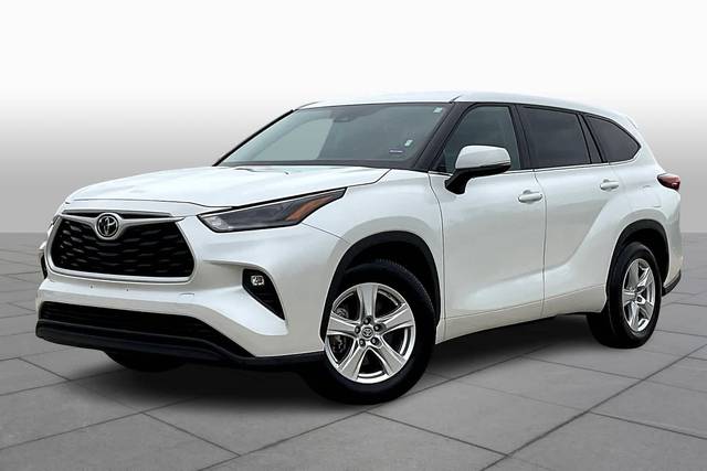 2023 Toyota Highlander LE FWD photo