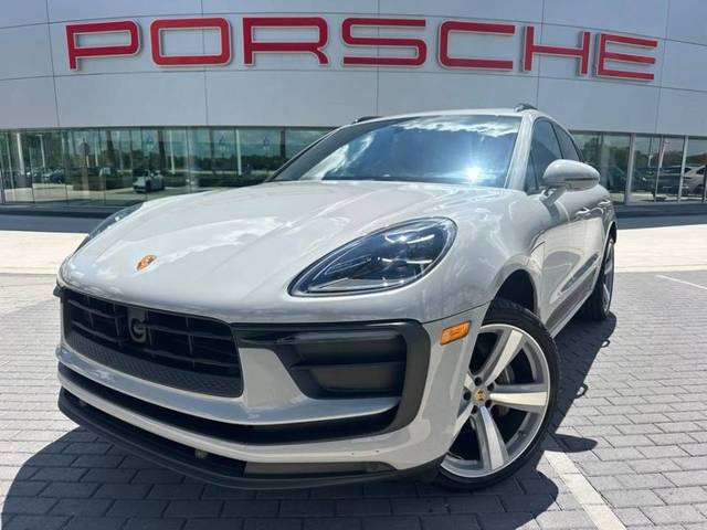 2023 Porsche Macan  AWD photo