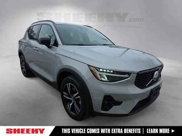 2023 Volvo XC40 Plus Dark Theme AWD photo