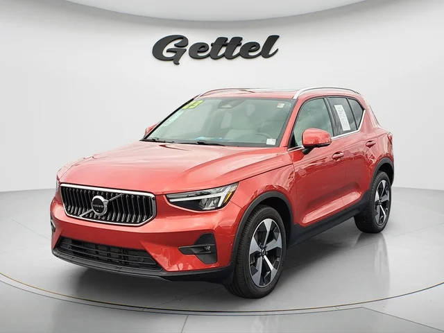 2023 Volvo XC40 Plus Bright Theme AWD photo