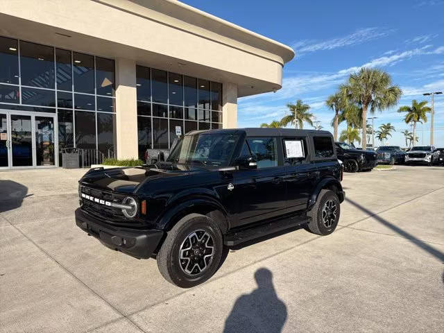 2023 Ford Bronco 4 Door Outer Banks 4WD photo