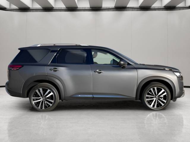 2023 Nissan Pathfinder Platinum FWD photo