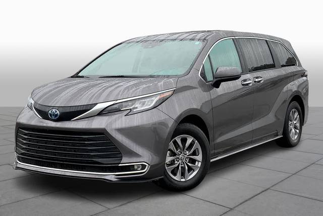 2023 Toyota Sienna XLE FWD photo