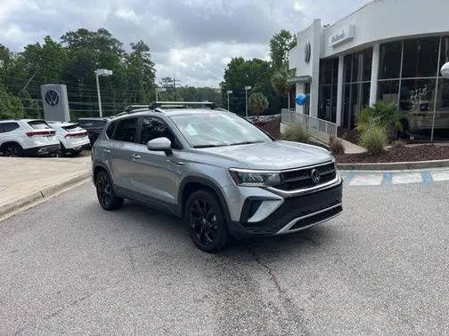 2023 Volkswagen Taos SE AWD photo