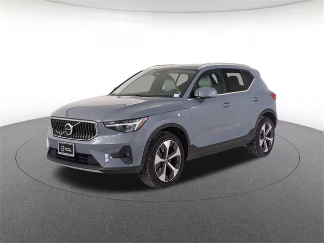 2023 Volvo XC40 Plus Bright Theme AWD photo