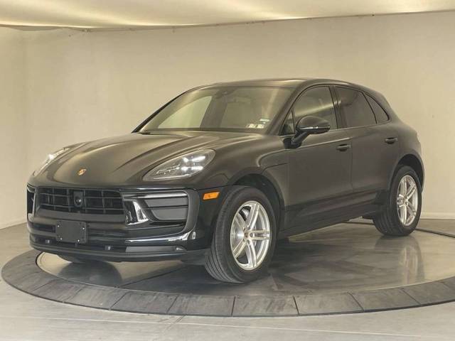 2023 Porsche Macan  AWD photo