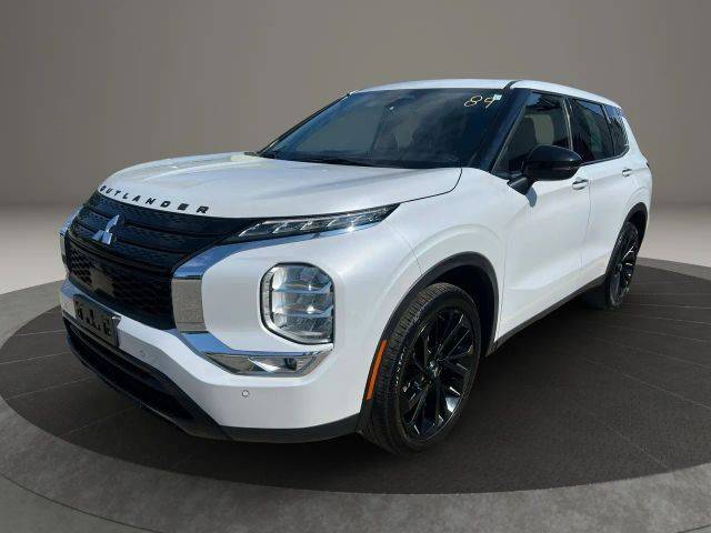 2022 Mitsubishi Outlander Black Edition FWD photo